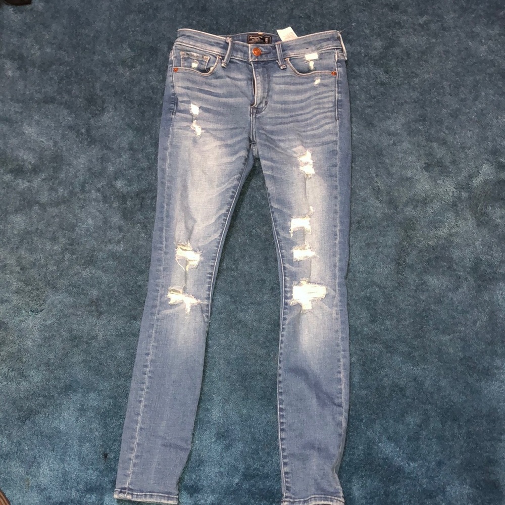 AMBERCOMBIE AND FITCH SKINNY JEANS
